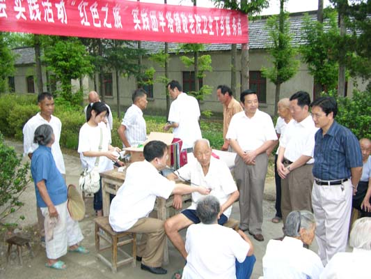 大学生三下乡